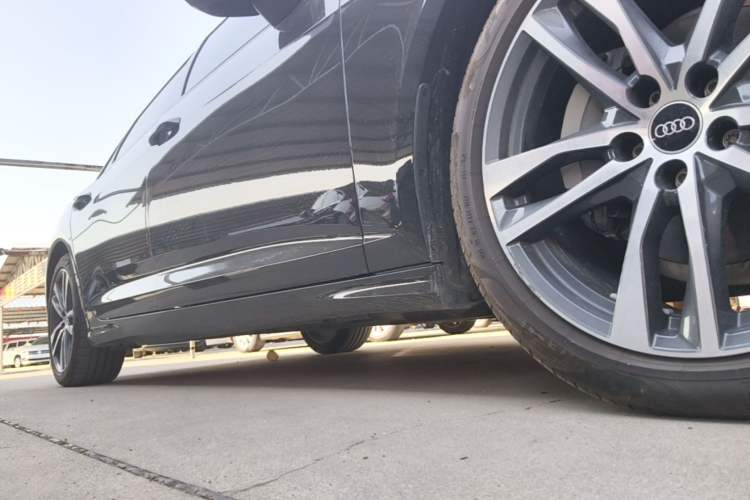Used Audi A6L 2023 Revised 40 TFSI Luxury Dynamic Edition Right Side Sill