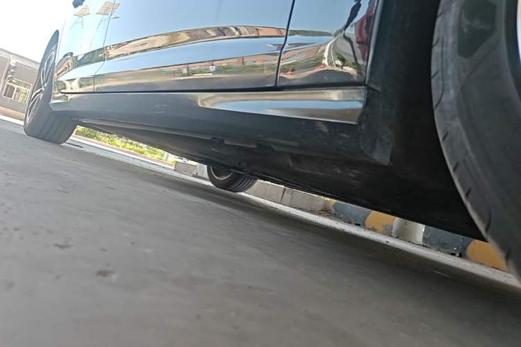 Used Audi A6L 2023 Revised 40 TFSI Luxury Dynamic Edition Right Side Sill