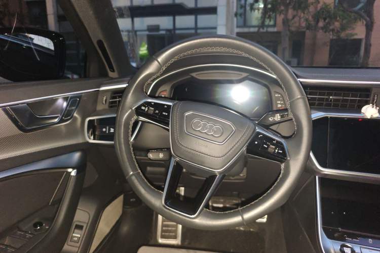 Used Audi A6L 2023 40 TFSI Luxury Dynamic Model Steering Wheel