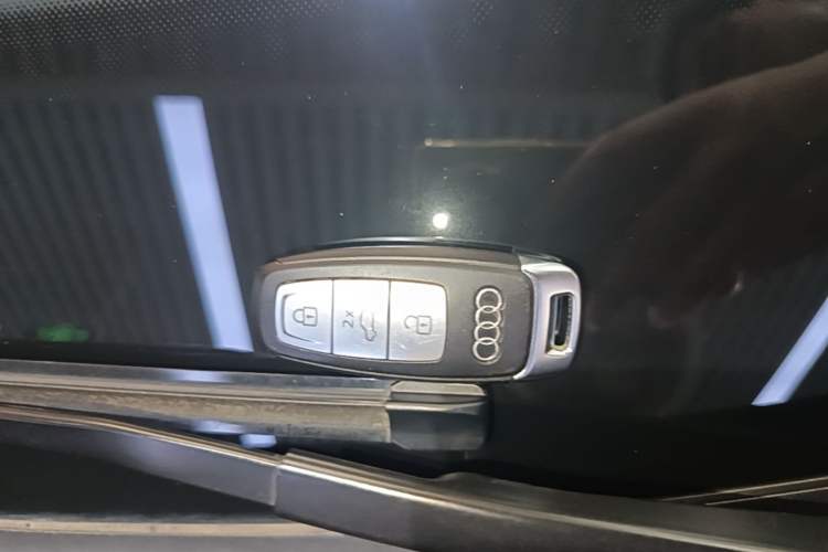 Used Audi A6L 2023 40 TFSI Luxury Dynamic Model Vehicle Key