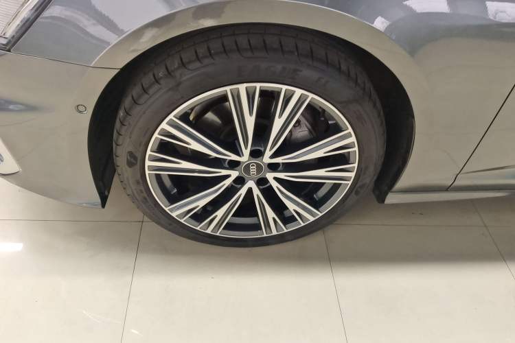 Used Audi A6L 2023 Revised Edition 45 TFSI quattro Prestige Dynamic Version Left Front Wheel Hub
