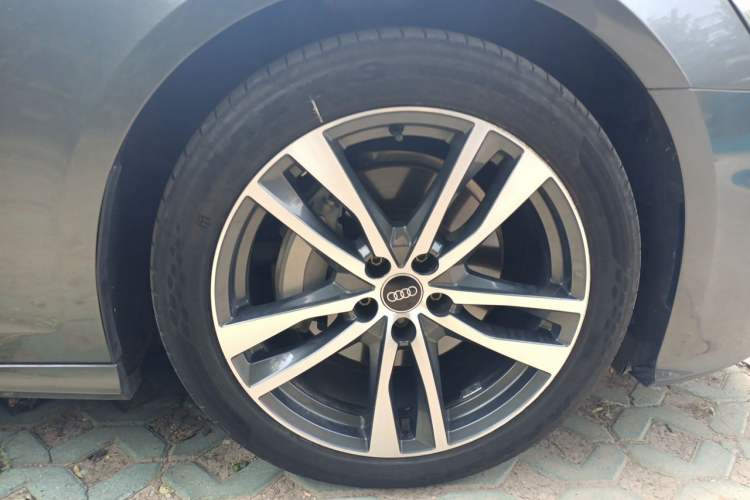 Used Audi A6L 2023 40 TFSI Luxury Dynamic Model Right Front Wheel Hub