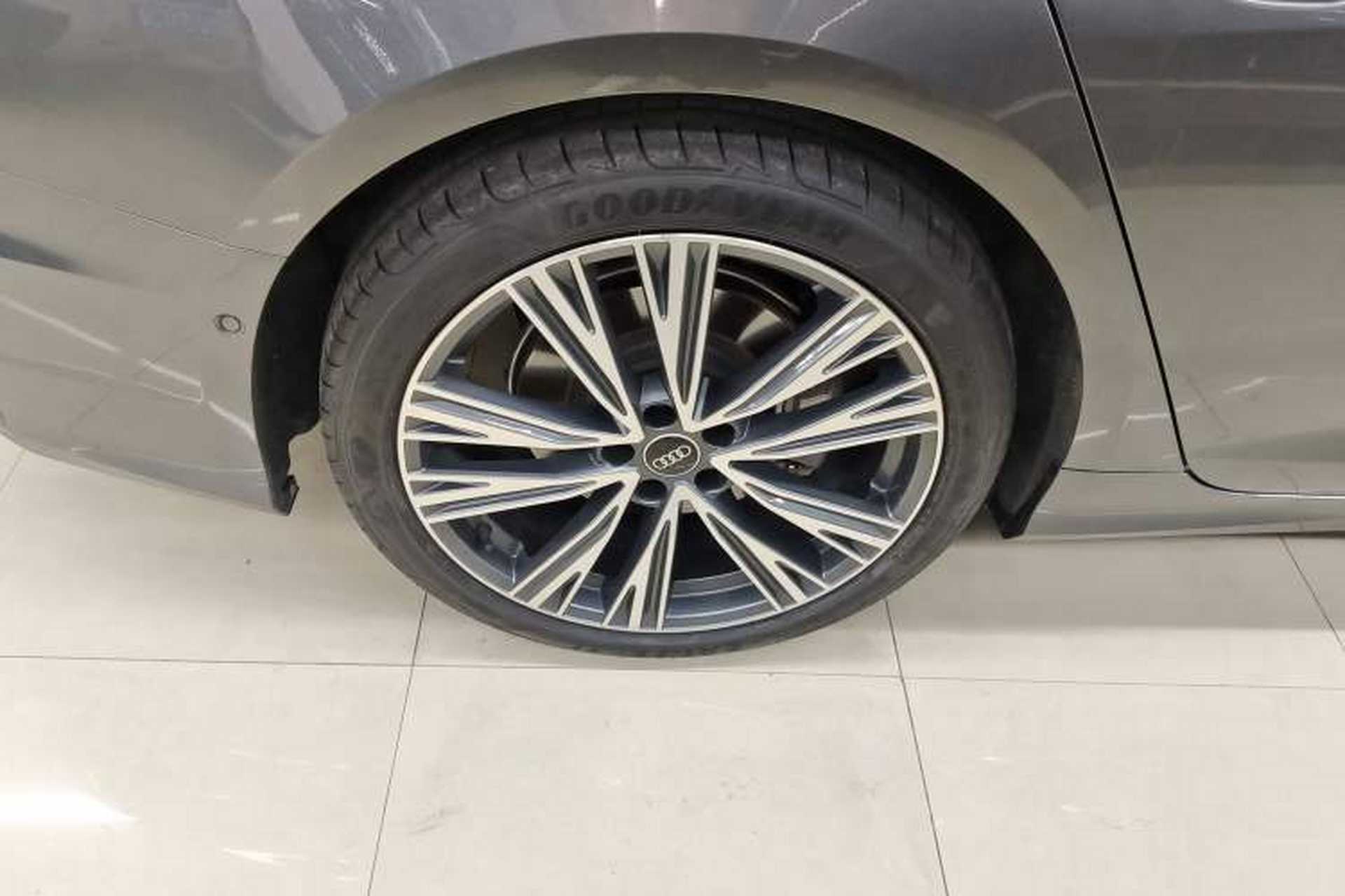 Used Audi A6L 2023 Revised Edition 45 TFSI quattro Prestige Dynamic Version Right Rear Wheel Hub