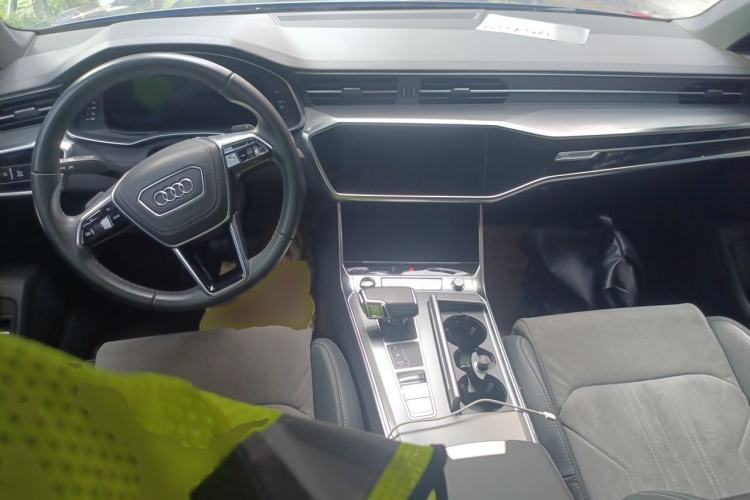 Used Audi A6L 2023 40 TFSI Luxury Dynamic Model Center Console