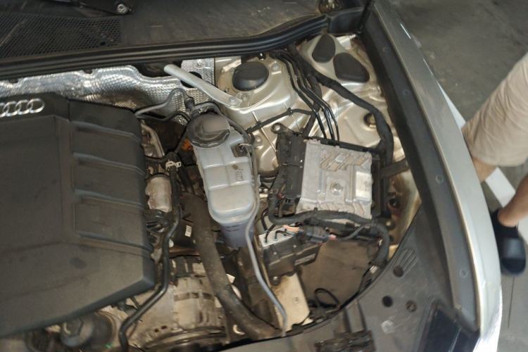 Used Audi A6L 2023 45 TFSI quattro Prestige Dynamic Edition Engine Bay Left