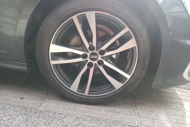 Used Audi A6L 2023 40 TFSI Luxury Dynamic Model Right Front Wheel Hub