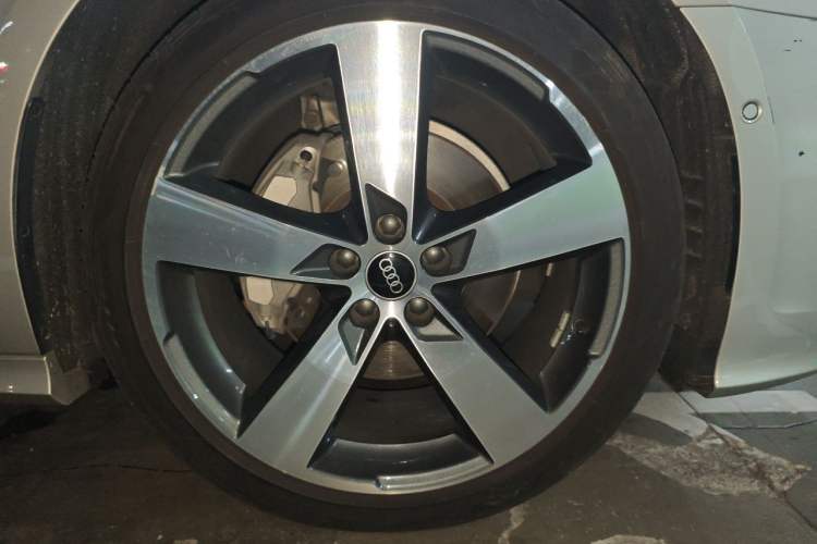 Used Audi A6L 2023 45 TFSI quattro Prestige Dynamic Edition Right Front Wheel Hub
