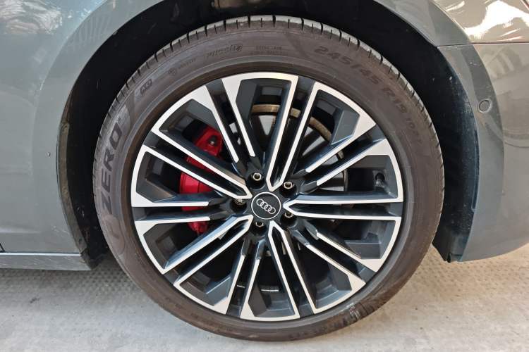 Used Audi A6L 2023 45 TFSI quattro Prestige Elegant Edition Right Front Wheel Hub