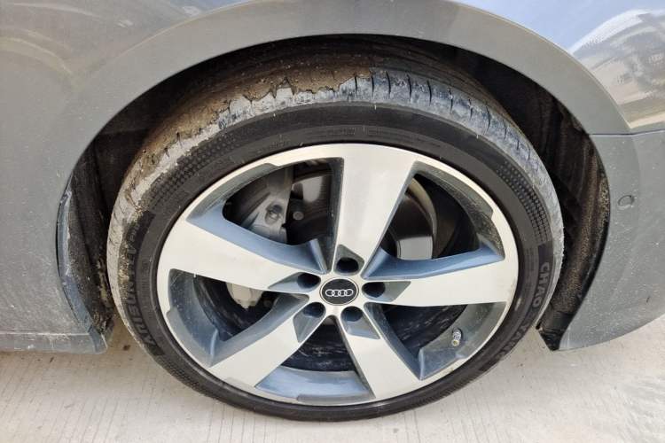 Used Audi A6L 2023 45 TFSI quattro Prestige Elegant Edition Right Front Wheel Hub