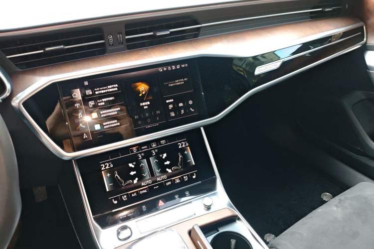 Used Audi A6L 2023 55 TFSI quattro Prestige Dynamic Edition Audio And AC Panel