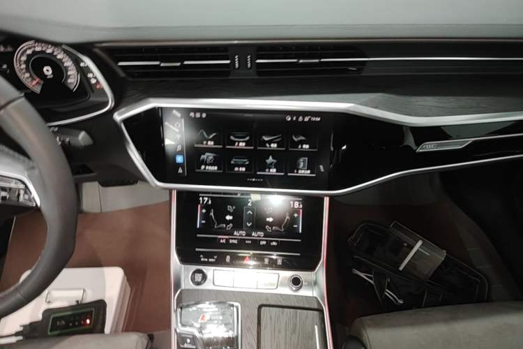 Used Audi A6L 2024 40 TFSI Luxury Dynamic Edition Audio And AC Panel
