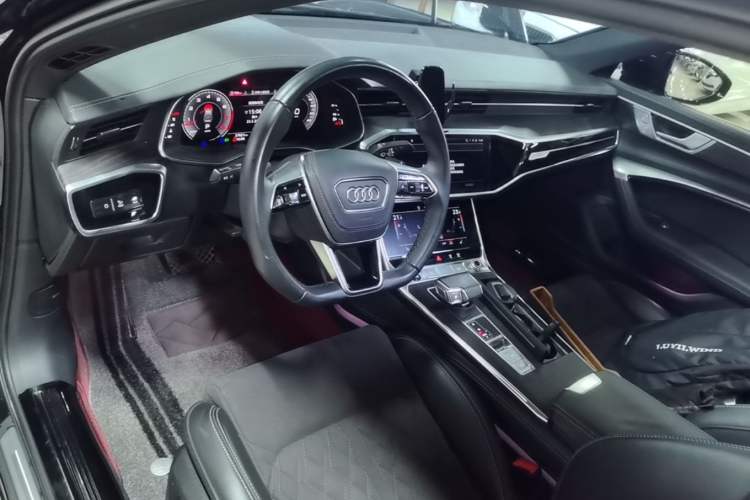 Used Audi A6L 2024 55 TFSI quattro Prestige Dynamic Edition Center Console