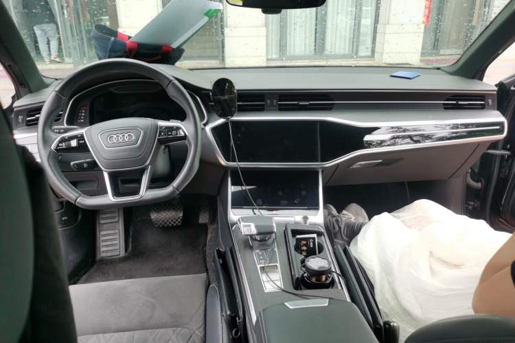 Used Audi A6L 2024 55 TFSI quattro Prestige Dynamic Edition Center Console