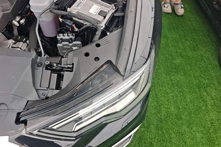 Used Audi A6L 2024 40 TFSI Luxury Dynamic Edition Engine Bay Left