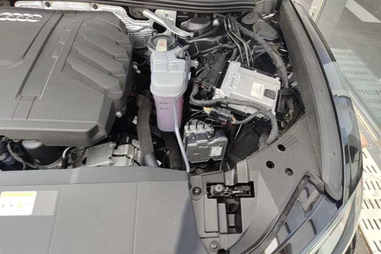 Used Audi A6L 2024 40 TFSI Luxury Dynamic Edition Engine Bay Left