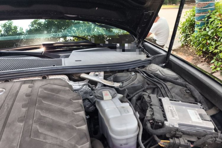 Used Audi A6L 2024 40 TFSI Luxury Dynamic Edition Engine Bay Left
