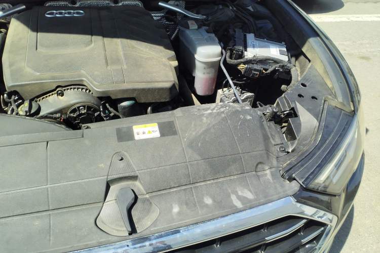 Used Audi A6L 2024 40 TFSI Luxury Dynamic Edition Engine Bay Left