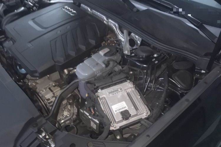 Used Audi A6L 2024 40 TFSI Luxury Dynamic Edition Engine Bay Left