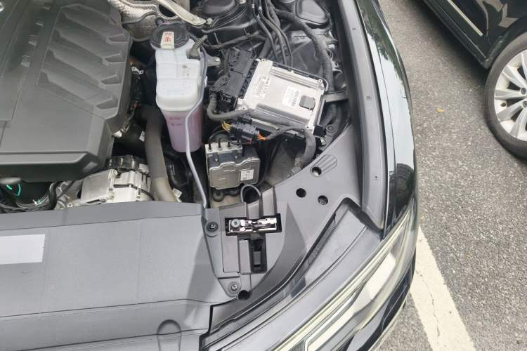 Used Audi A6L 2024 40 TFSI Luxury Dynamic Edition Engine Bay Left