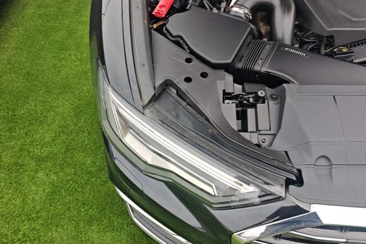 Used Audi A6L 2024 40 TFSI Luxury Dynamic Edition Engine Bay Right
