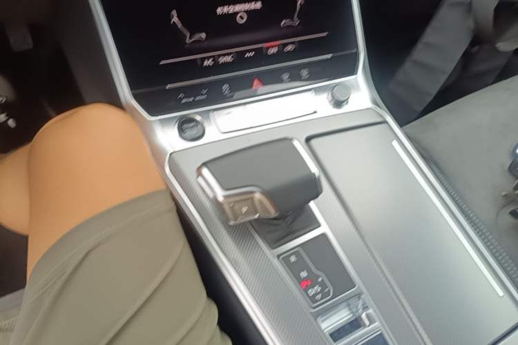 Used Audi A6L 2024 40 TFSI Luxury Dynamic Edition Gear Lever