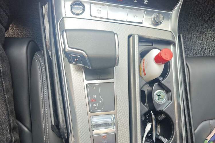 Used Audi A6L 2024 45 TFSI Prestige Elegant Edition Gear Lever