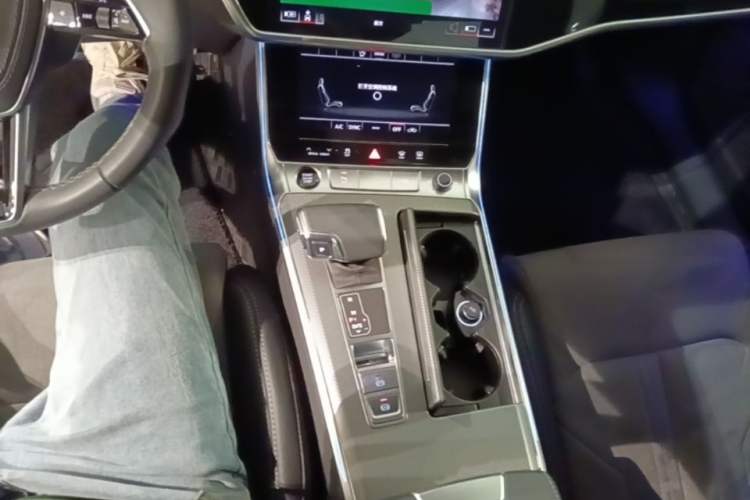 Used Audi A6L 2024 45 TFSI Prestige Dynamic Edition Gear Lever