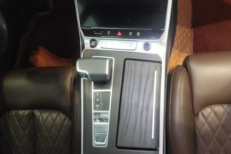 Used Audi A6L 2024 55 TFSI quattro Prestige Dynamic Edition Gear Lever