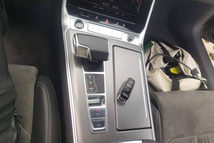 Used Audi A6L 2024 40 TFSI Luxury Dynamic Edition Gear Lever