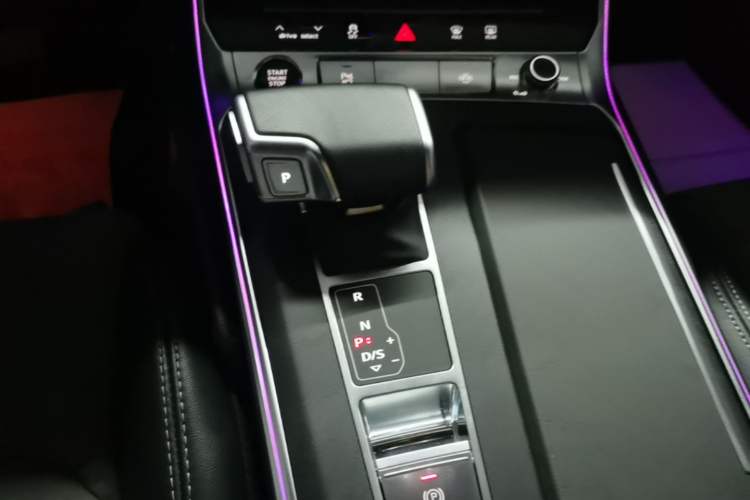 Used Audi A6L 2024 45 TFSI quattro Prestige Dynamic Edition Gear Lever