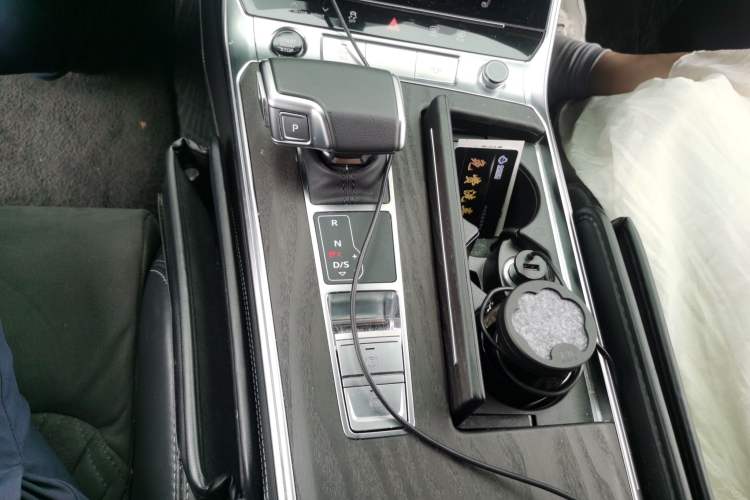 Used Audi A6L 2024 55 TFSI quattro Prestige Dynamic Edition Gear Lever
