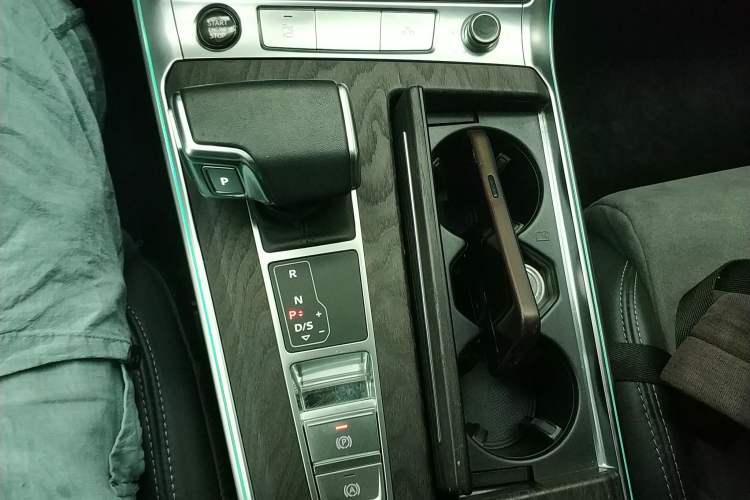 Used Audi A6L 2024 45 TFSI quattro Prestige Dynamic Edition Gear Lever