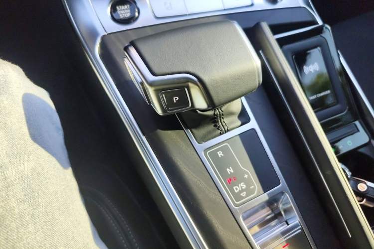 Used Audi A6L 2024 45 TFSI quattro Prestige Dynamic Edition Gear Lever