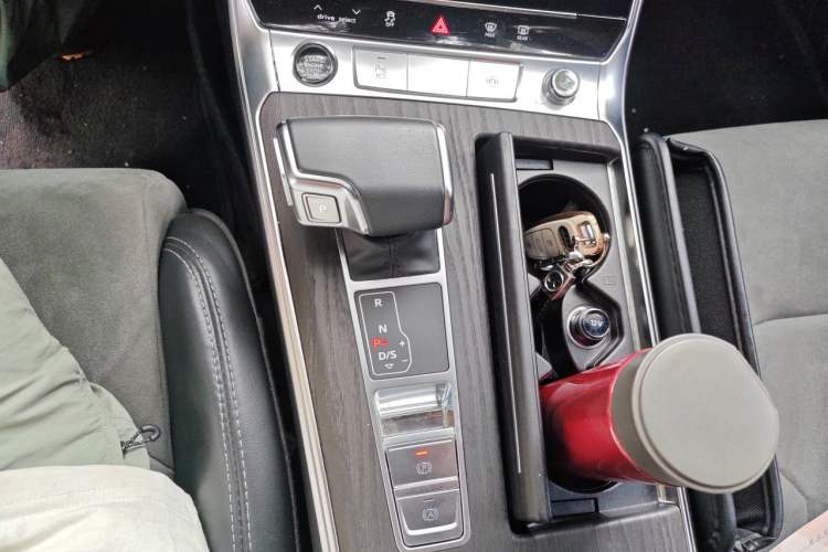 Used Audi A6L 2024 45 TFSI quattro Prestige Dynamic Edition Gear Lever