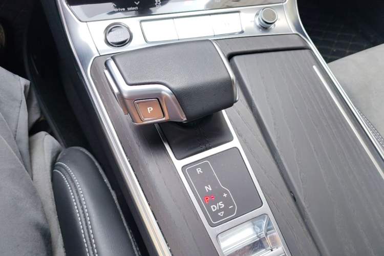 Used Audi A6L 2024 45 TFSI quattro Prestige Dynamic Edition Gear Lever