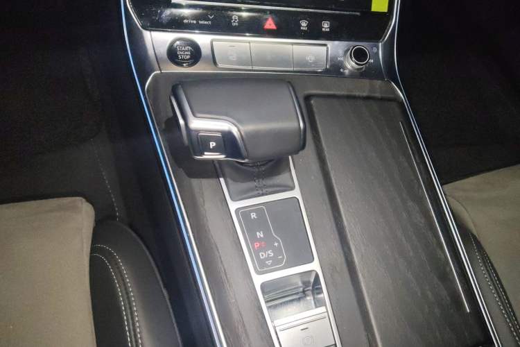 Used Audi A6L 2024 45 TFSI quattro Prestige Dynamic Edition Gear Lever