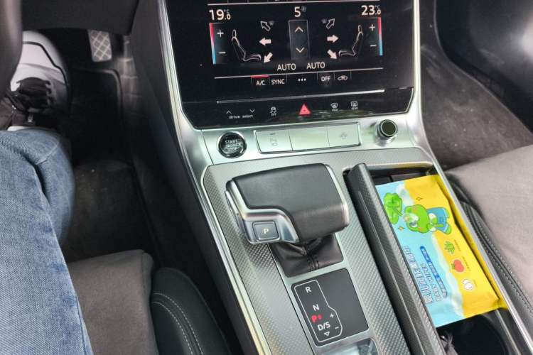 Used Audi A6L 2024 40 TFSI Luxury Dynamic Edition Gear Lever