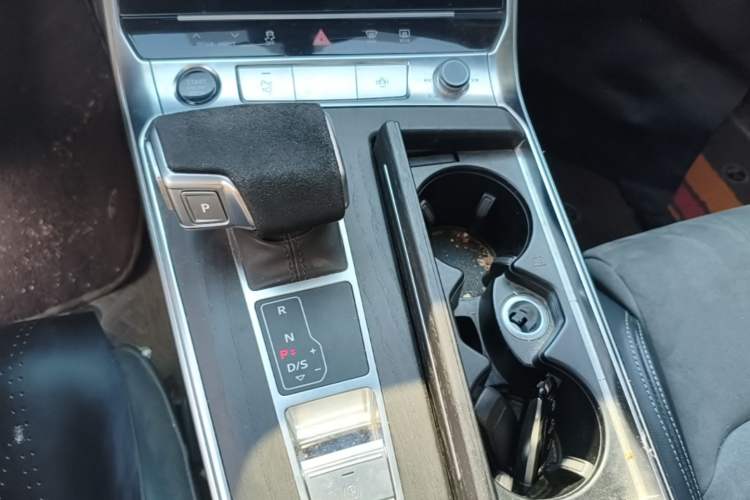 Used Audi A6L 2024 45 TFSI quattro Prestige Dynamic Edition Gear Lever