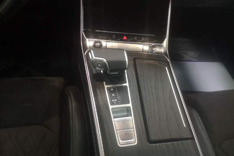 Used Audi A6L 2024 55 TFSI quattro Prestige Dynamic Edition Gear Lever