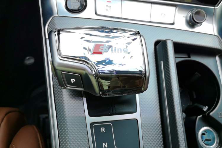 Used Audi A6L 2024 45 TFSI quattro Prestige Dynamic Edition Gear Lever