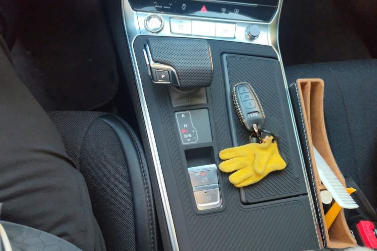 Used Audi A6L 2024 45 TFSI quattro Prestige Dynamic Edition Gear Lever