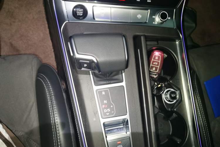 Used Audi A6L 2024 55 TFSI quattro Prestige Dynamic Edition Gear Lever