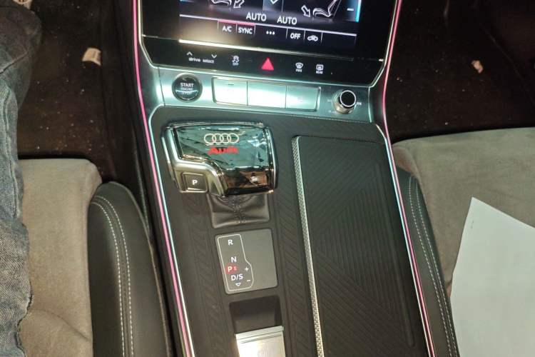 Used Audi A6L 2024 40 TFSI Luxury Dynamic Edition Gear Lever