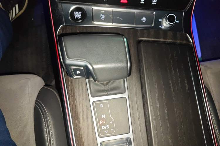 Used Audi A6L 2024 45 TFSI quattro Prestige Dynamic Edition Gear Lever