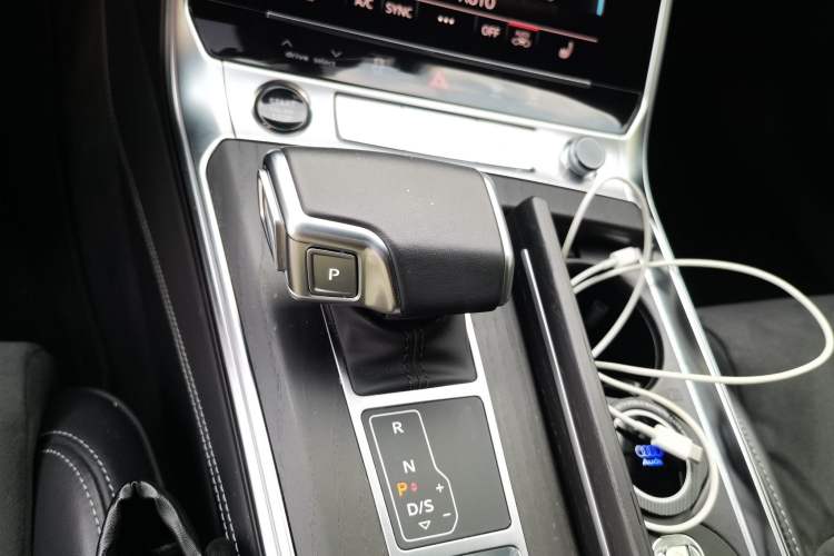 Used Audi A6L 2024 55 TFSI quattro Prestige Dynamic Edition Gear Lever