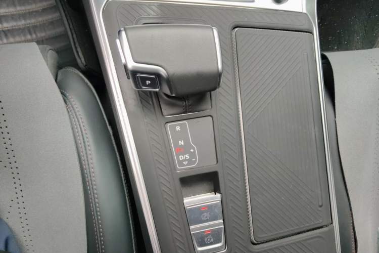 Used Audi A6L 2024 45 TFSI Prestige Dynamic Edition Gear Lever