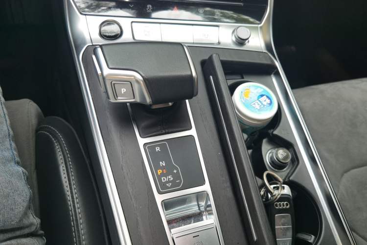 Used Audi A6L 2024 45 TFSI quattro Prestige Dynamic Edition Gear Lever
