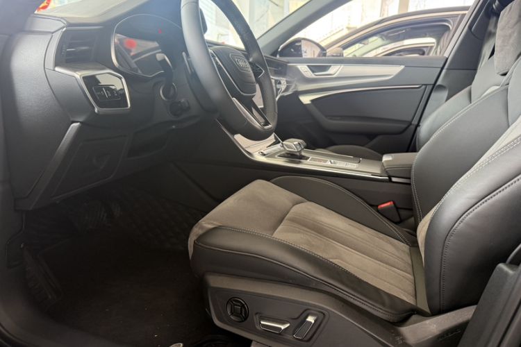 Used Audi A6L 2024 40 TFSI Luxury Dynamic Edition Interior 2