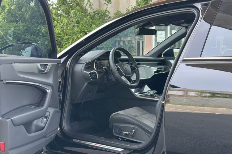 Used Audi A6L 2024 40 TFSI Luxury Dynamic Edition Interior 3