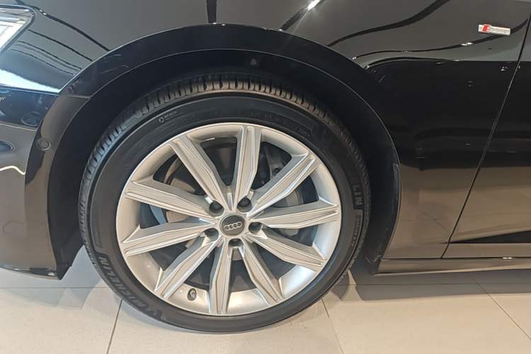 Used Audi A6L 2024 45 TFSI Prestige Dynamic Edition Left Front Wheel Hub